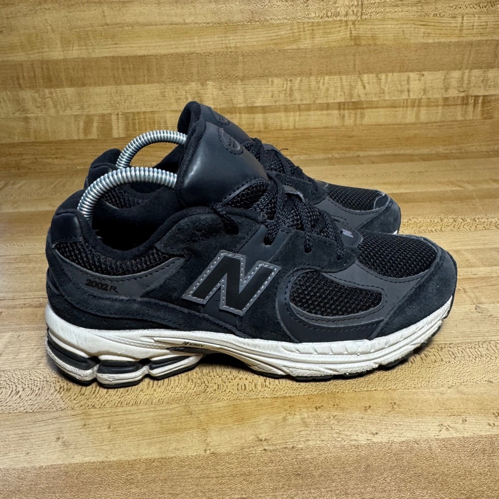 New Balance 2002R Kids Black Grey Suede Mesh Sneakers GC2002BK Size 3Y
